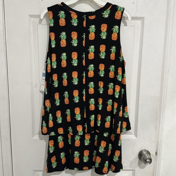 Brand new WTG Agnes Dora Black Print Fruit Sleeveless Top Size Large - Picture 3 of 9